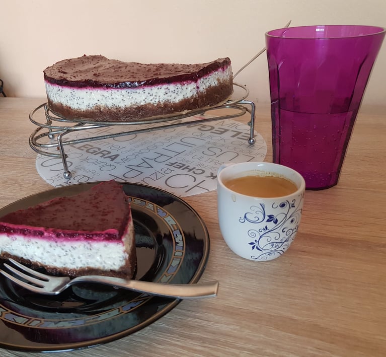 Cheescake s černicami a chia semienkami