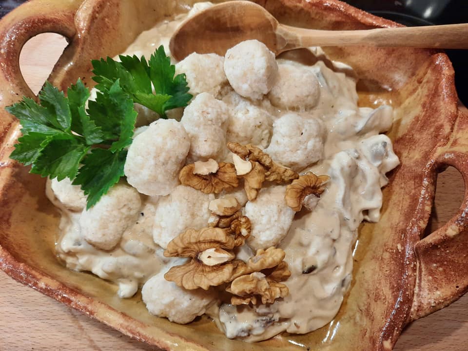Tvarohové guľky v dubakovej omáčke LowCarb Tvarohové guľky v dubákovej omáčke LowCarb