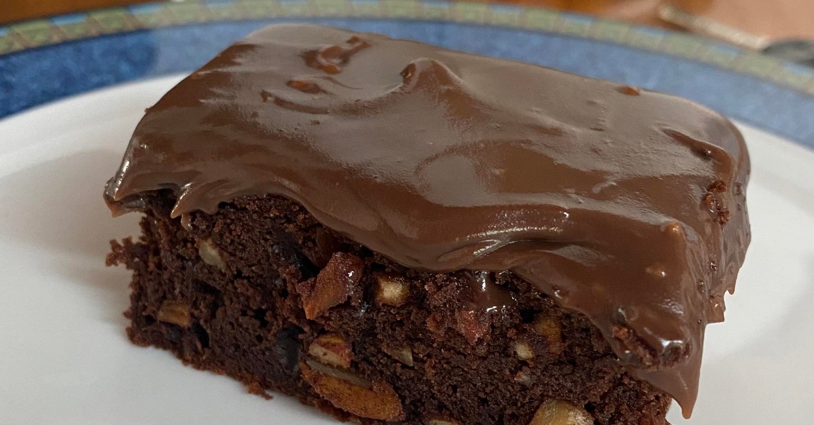 Milujete čokoládu? Tento čokoládový koláč brownies s orieškami je pre milovníkov čokolády priam stvorený 