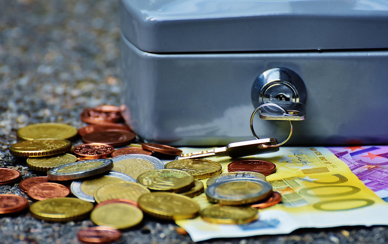 cashbox-1642988_1280