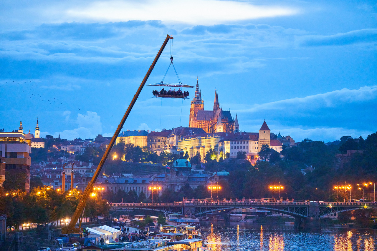 Dinner in the Sky prichádza opäť na Slovensko Počas leta si v hlavnom meste môžete vychutnať gastronomicko - adrenalinový zážitok.